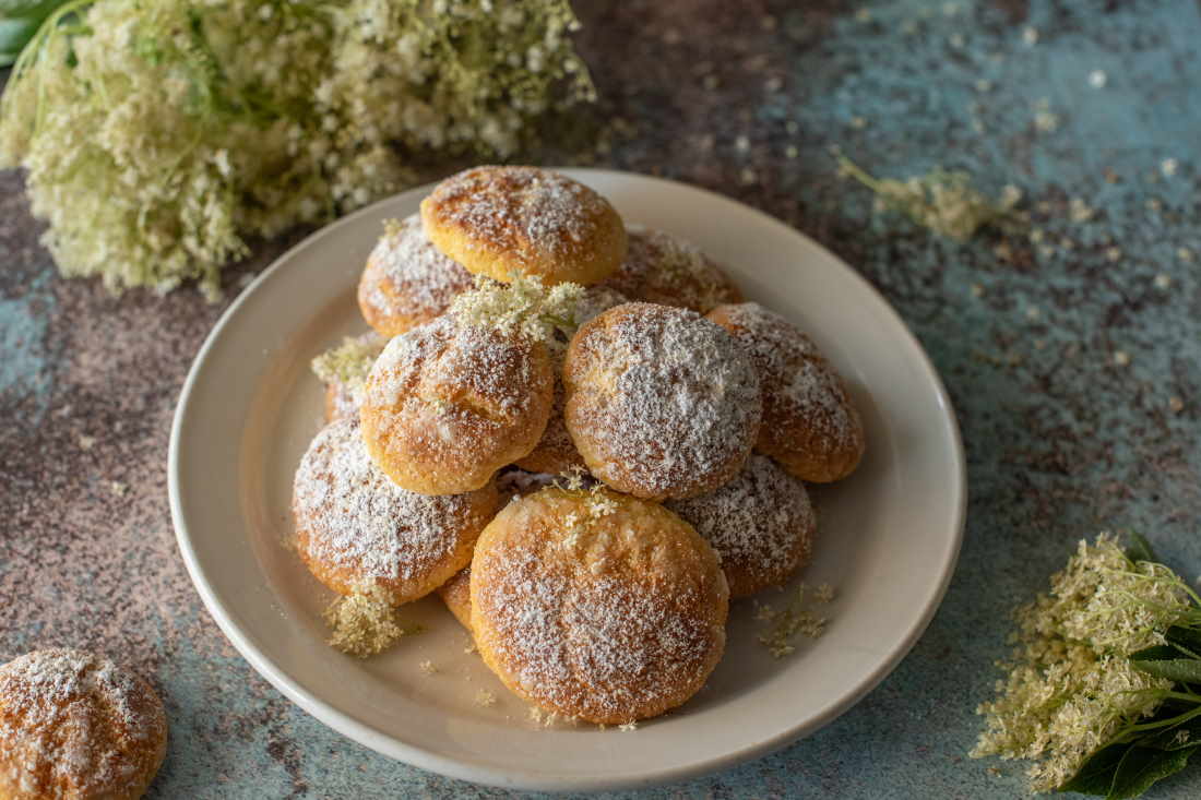 Pan de mej una ricetta della nonna con i fiori di sambuco