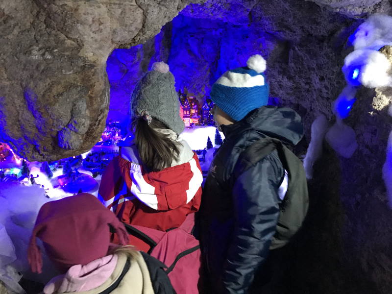 Atmosfera di Natale alle Grotte di Rescia
