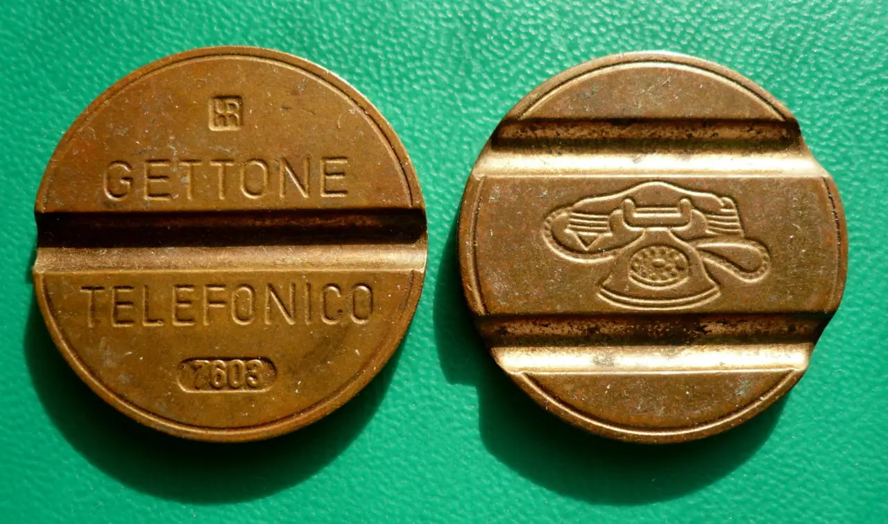 Potresti aver dimenticato una fortuna nei cassetti: ecco il gettone telefonico che vale 28 mila euro
