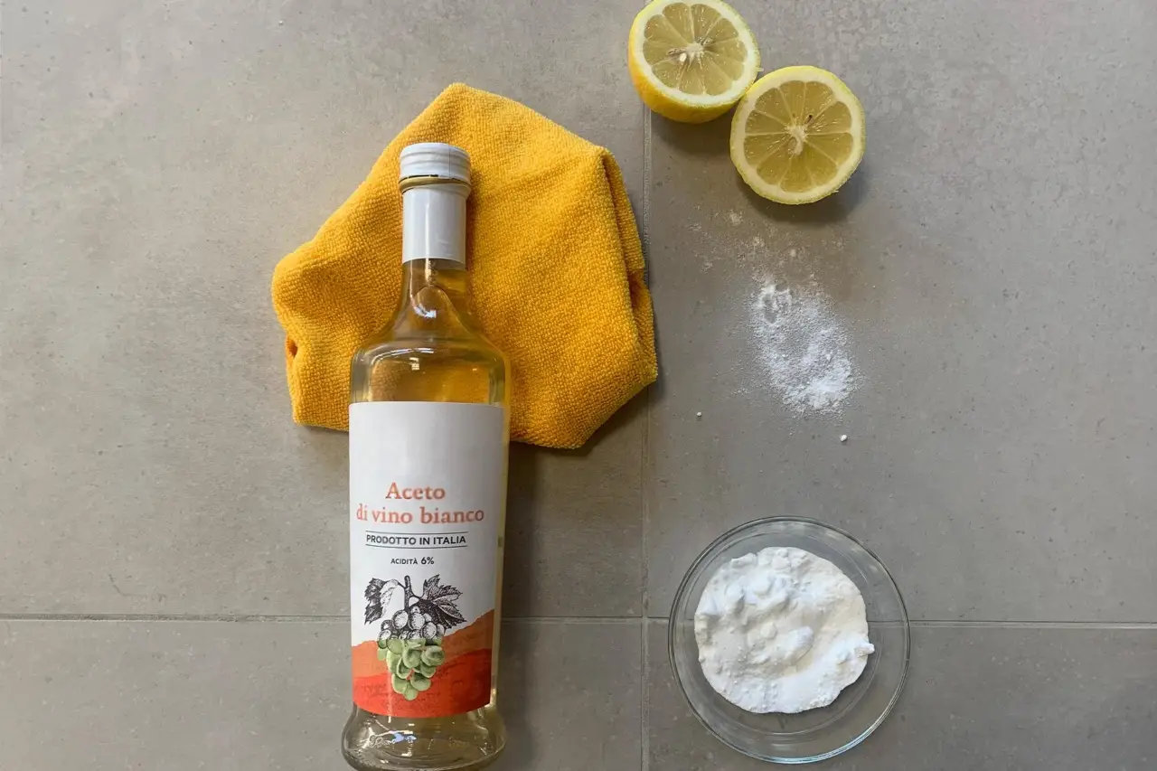 Come usare l’aceto per pulire casa: ecco il trucco